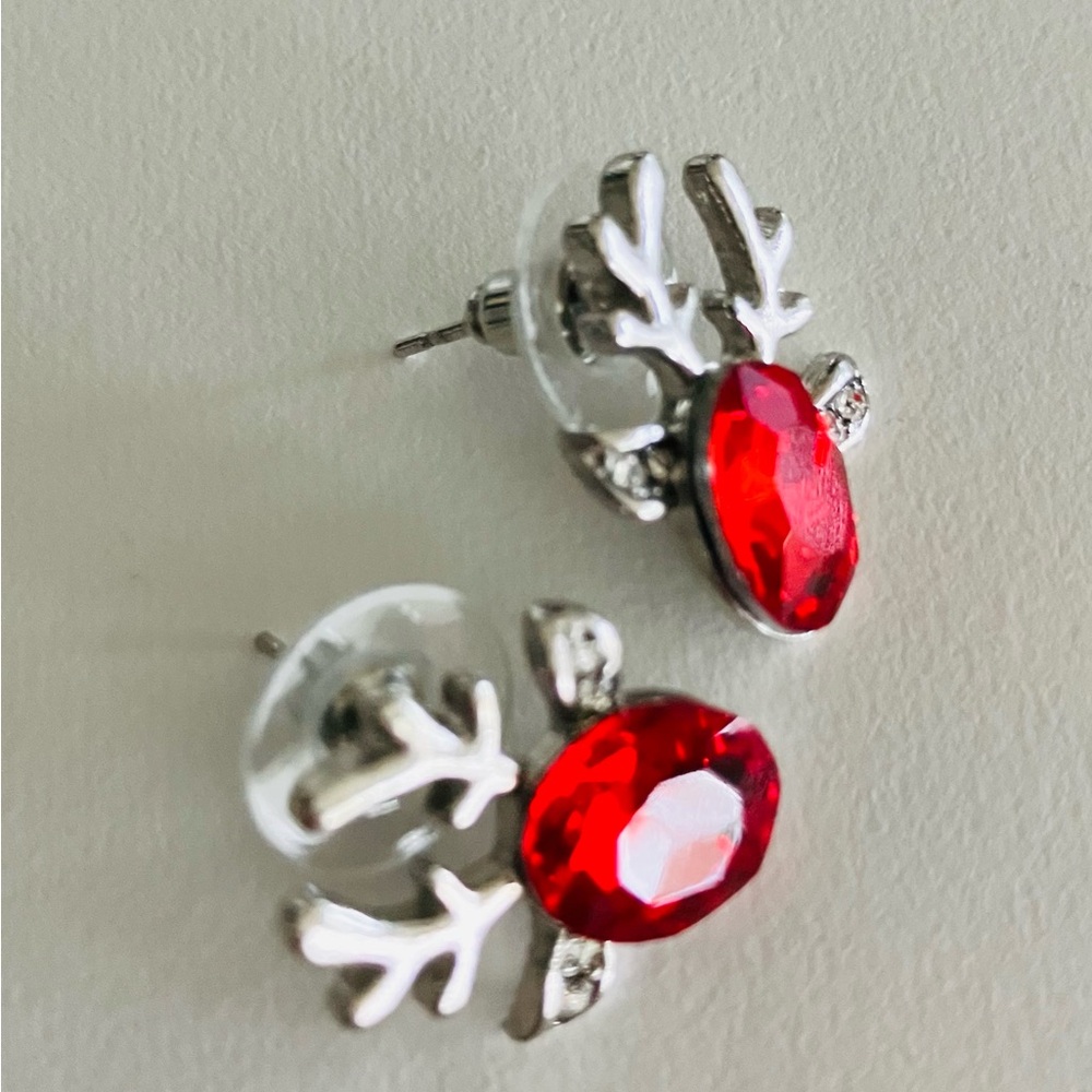 Elegant Silver Reindeer Earrings with Red Gemstones, beautiful red like ruby’s